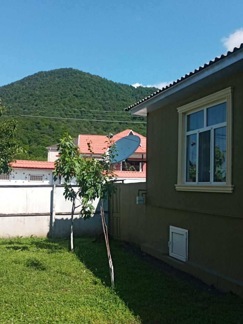 Cheerful 2-bedroom house with private garden