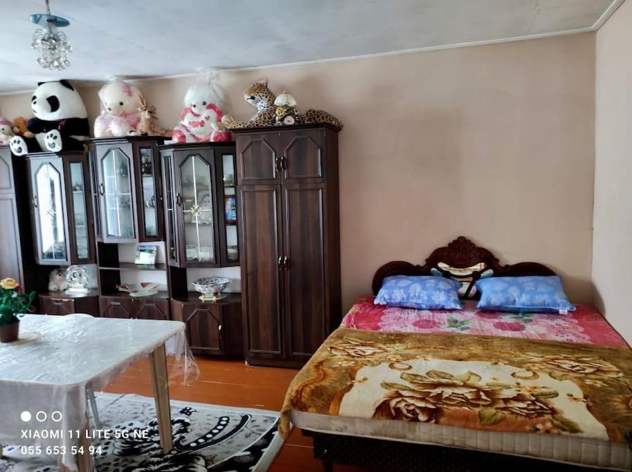 Cheerful 2-bedroom house with private garden