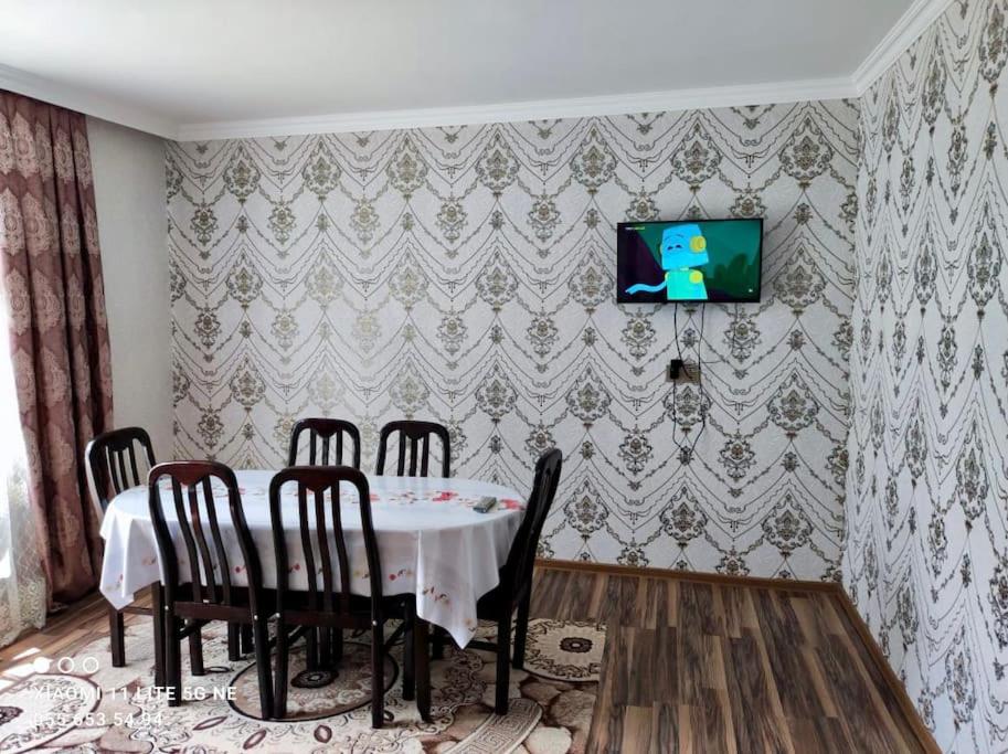 Cheerful 2-bedroom house with private garden