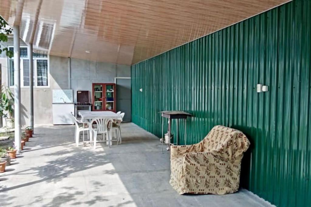 Cheerful 2-bedroom house with private garden