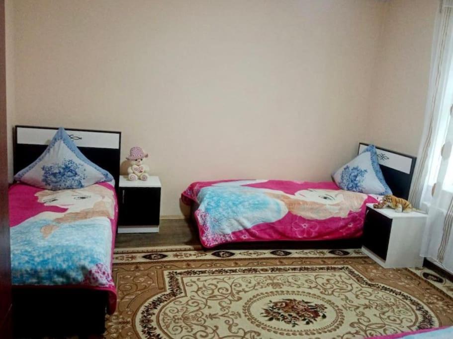 Cheerful 2-bedroom house with private garden