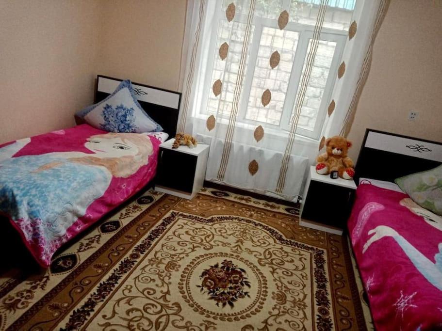 Cheerful 2-bedroom house with private garden