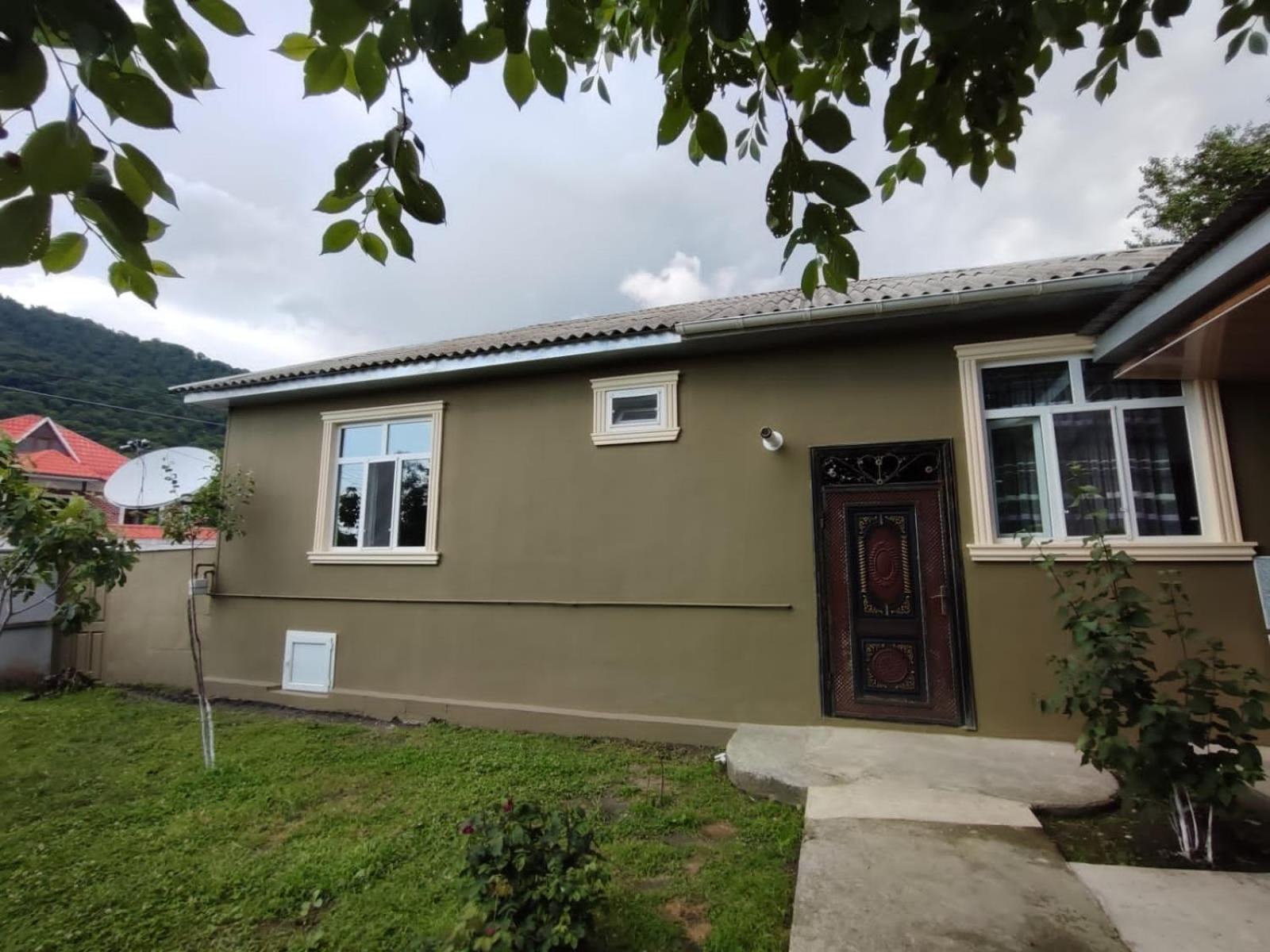 Cheerful 2-bedroom house with private garden