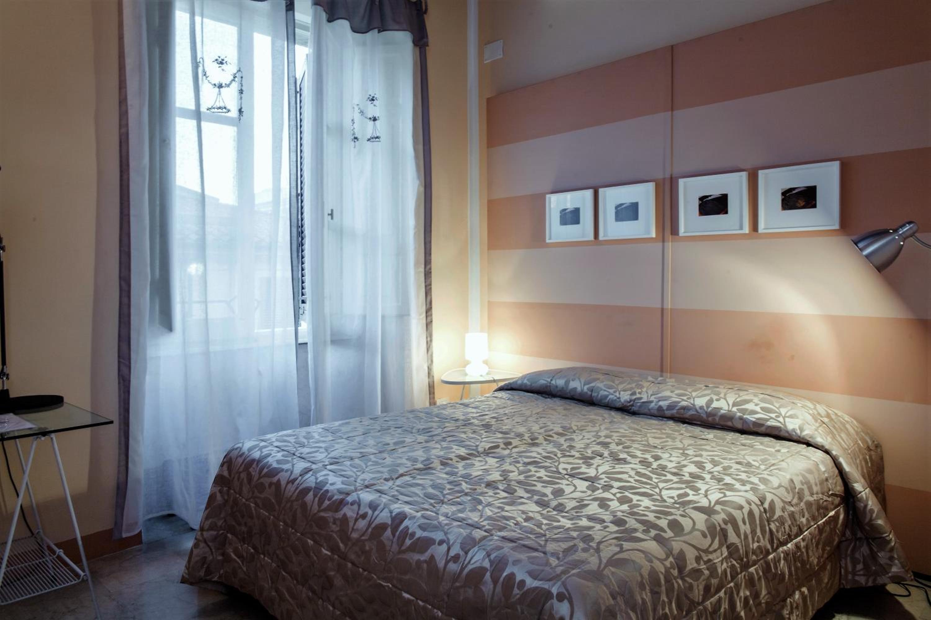 Cavour33 en Massa — hotel room
