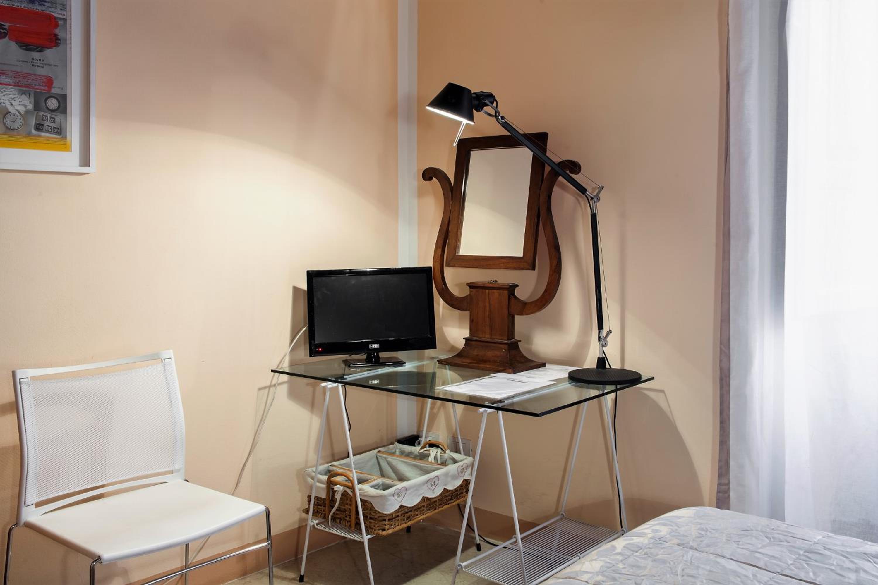 Cavour33 en Massa — hotel room