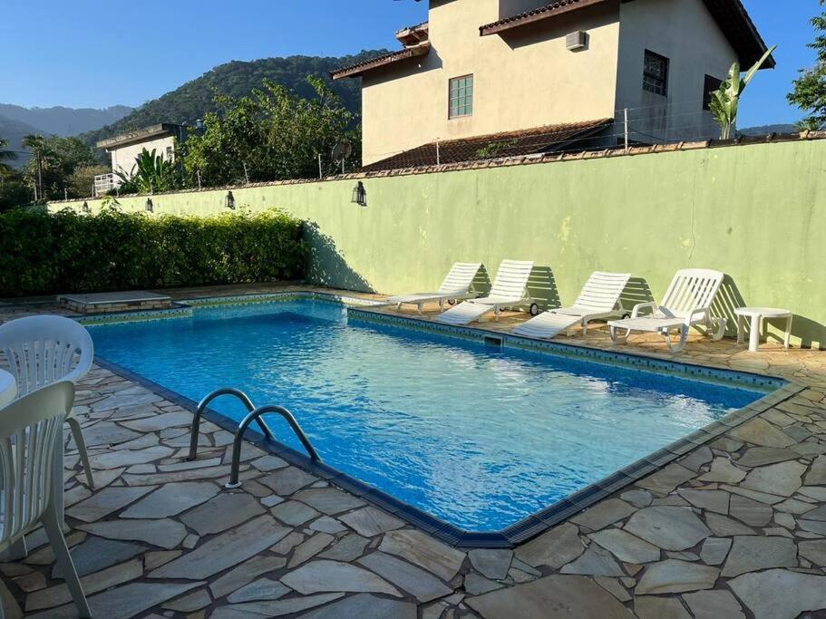 Linda Casa em Juquehy - Condomínio com Piscina