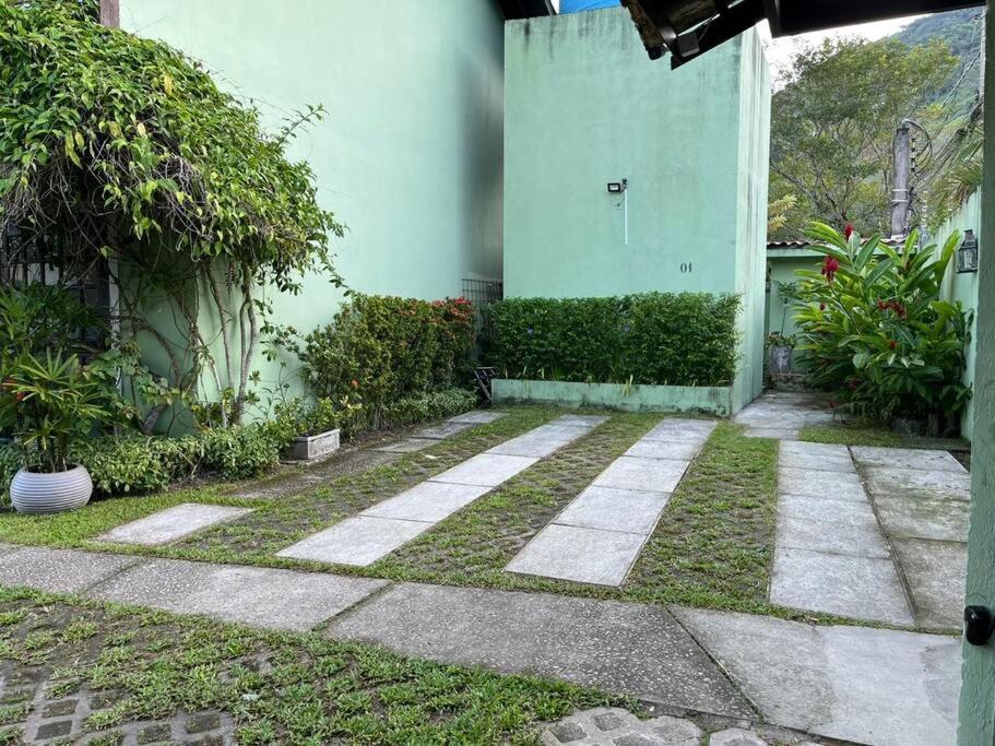 Linda Casa em Juquehy - Condomínio com Piscina