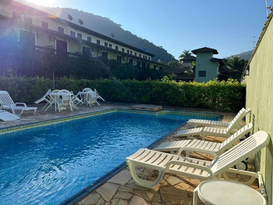 Linda Casa em Juquehy - Condomínio com Piscina