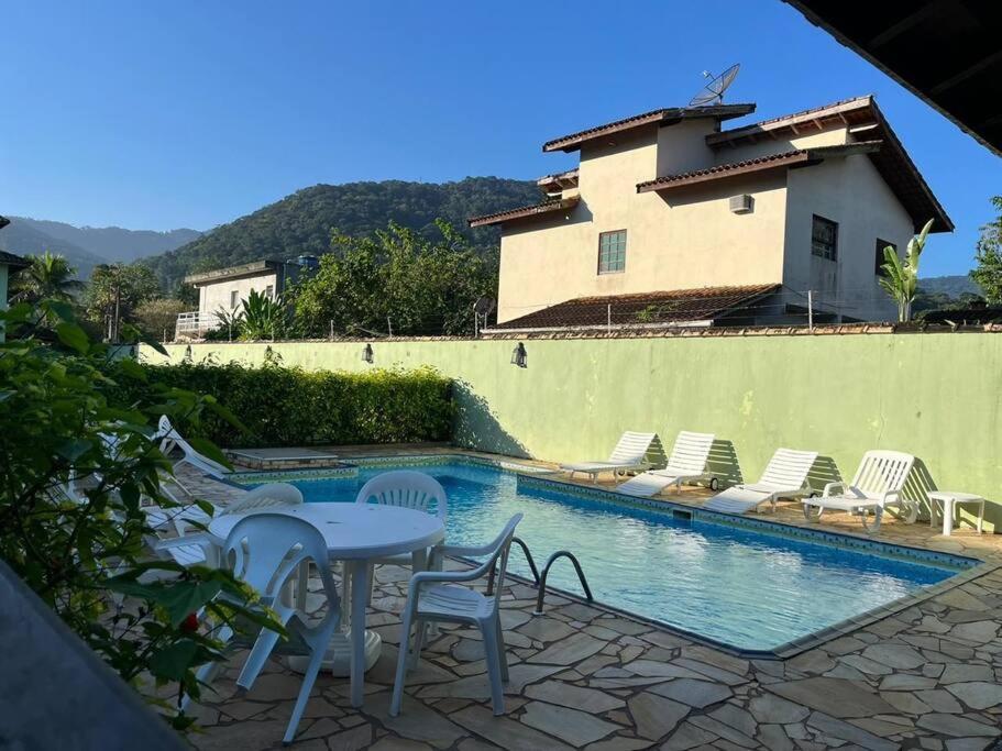 Linda Casa em Juquehy - Condomínio com Piscina