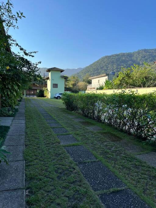 Linda Casa em Juquehy - Condomínio com Piscina