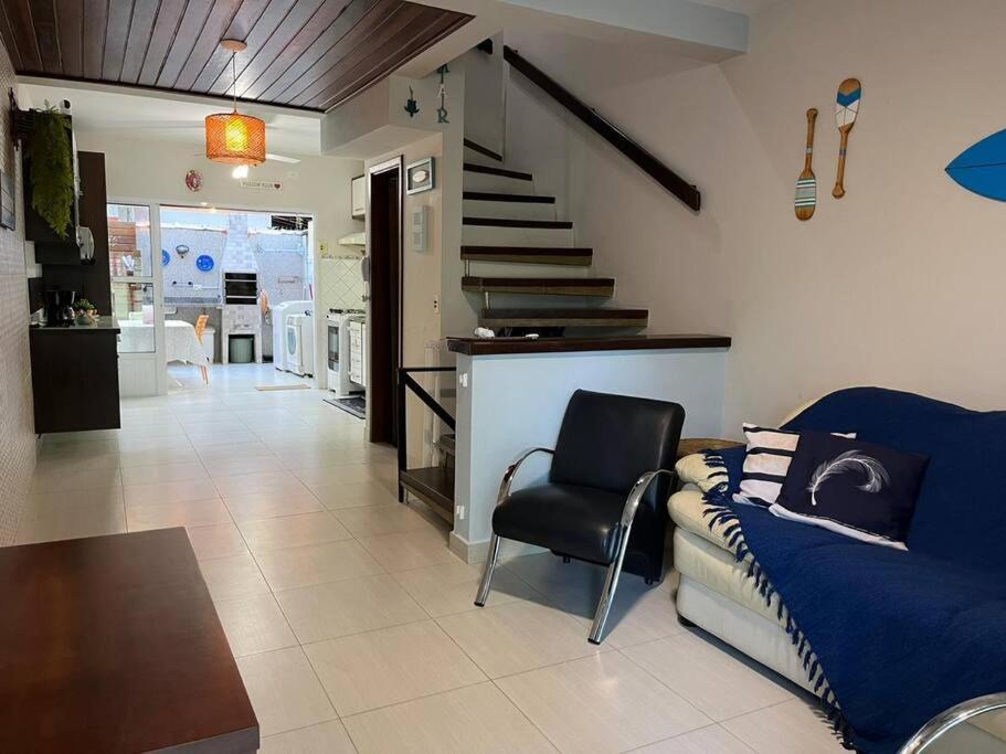 Linda Casa em Juquehy - Condomínio com Piscina