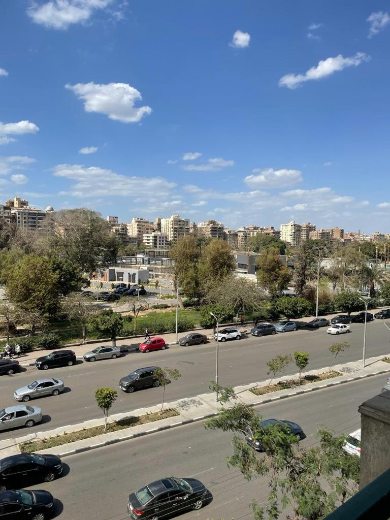 Cozy Apartment with Merryland Garden view