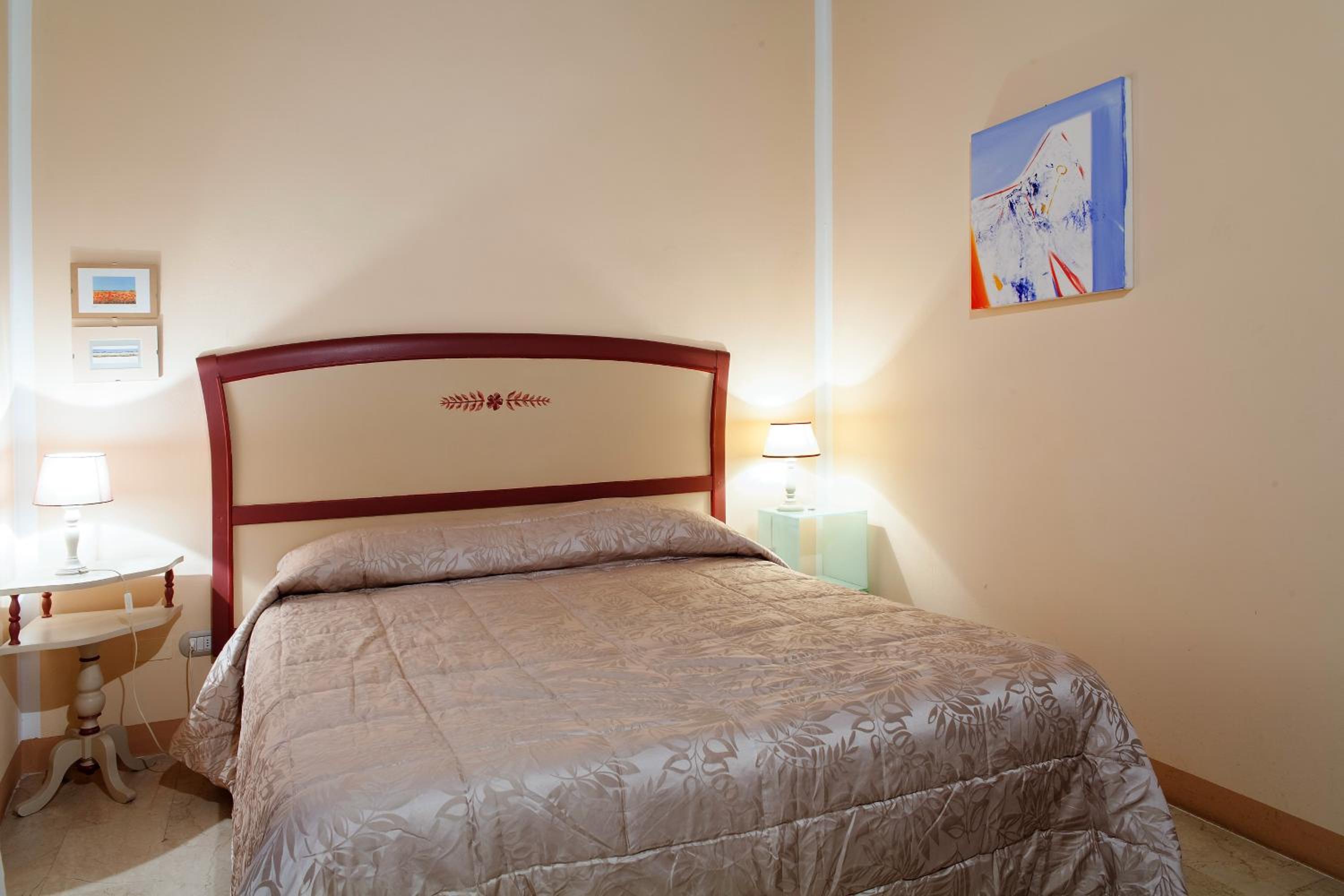 Cavour33 en Massa — hotel room