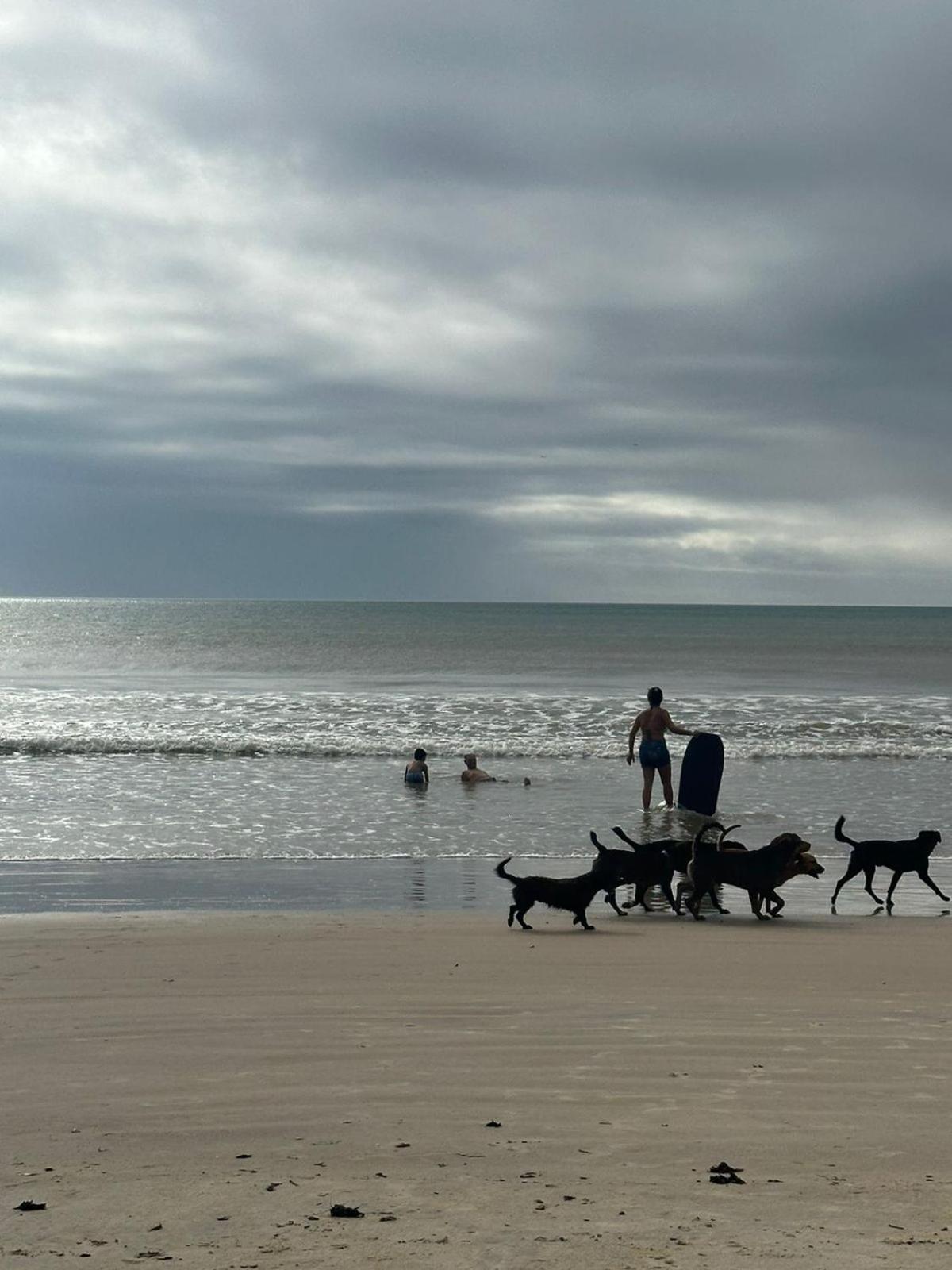 Unamar Cabo Frio, Condomínio Verão Vermelho 1, Casa Privativa a 100 metros da praia!