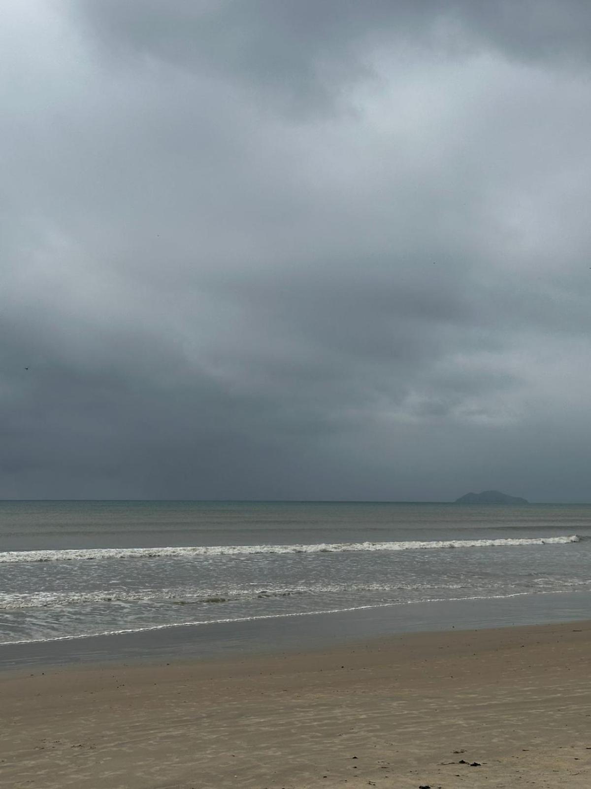Unamar Cabo Frio, Condomínio Verão Vermelho 1, Casa Privativa a 100 metros da praia!