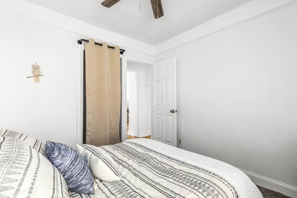 Modern 2 Bedroom Apartment with Free Parking and Pets view 3