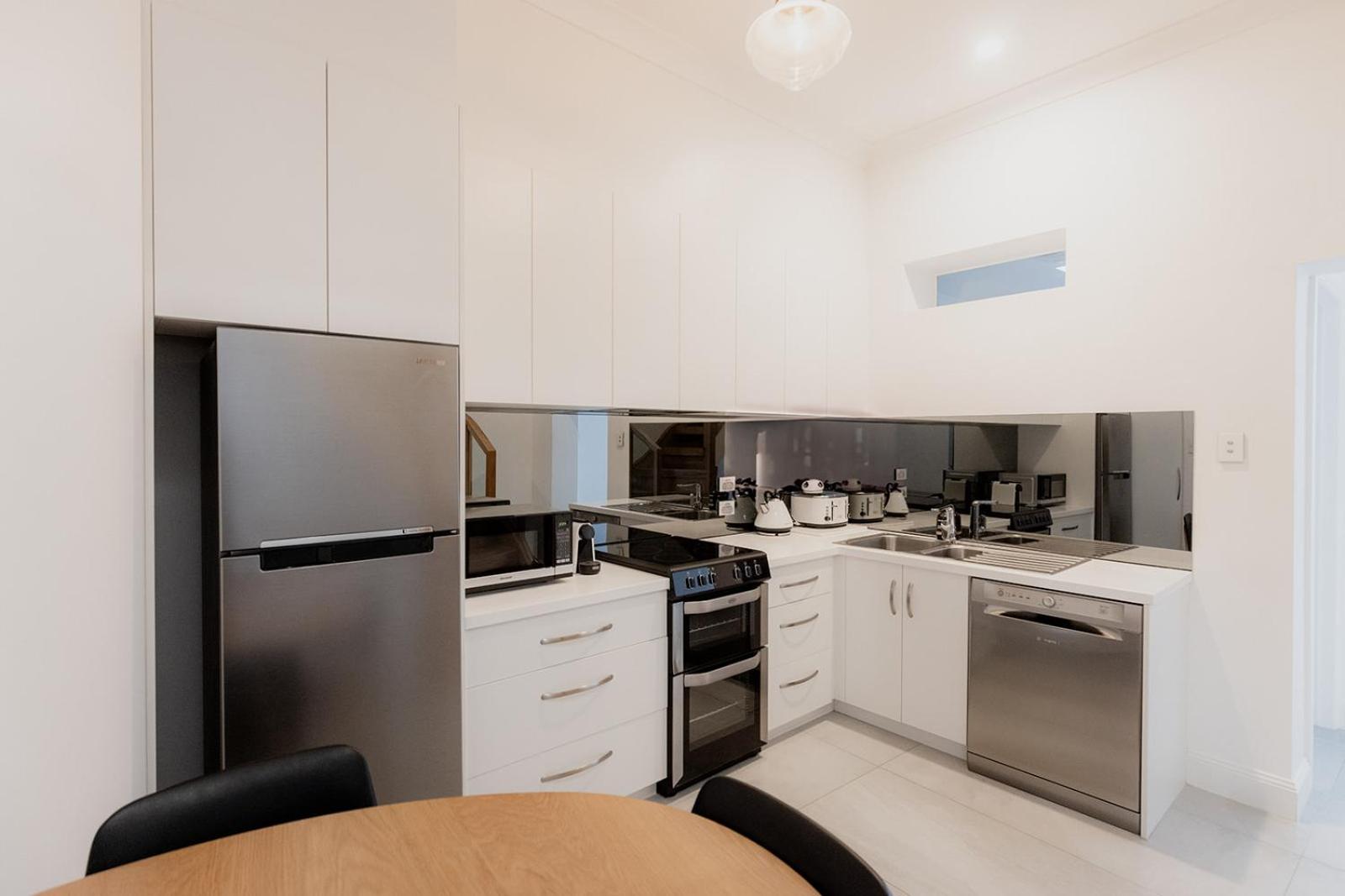 Brisbane Terrace One - Inner city with parking