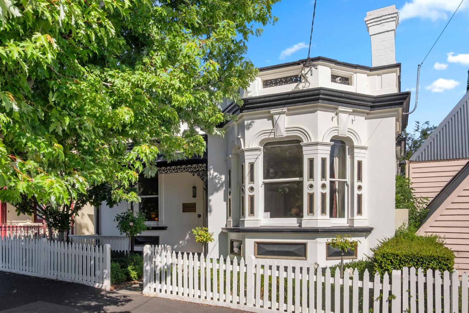 Connage - Historic Battery Point Police Station