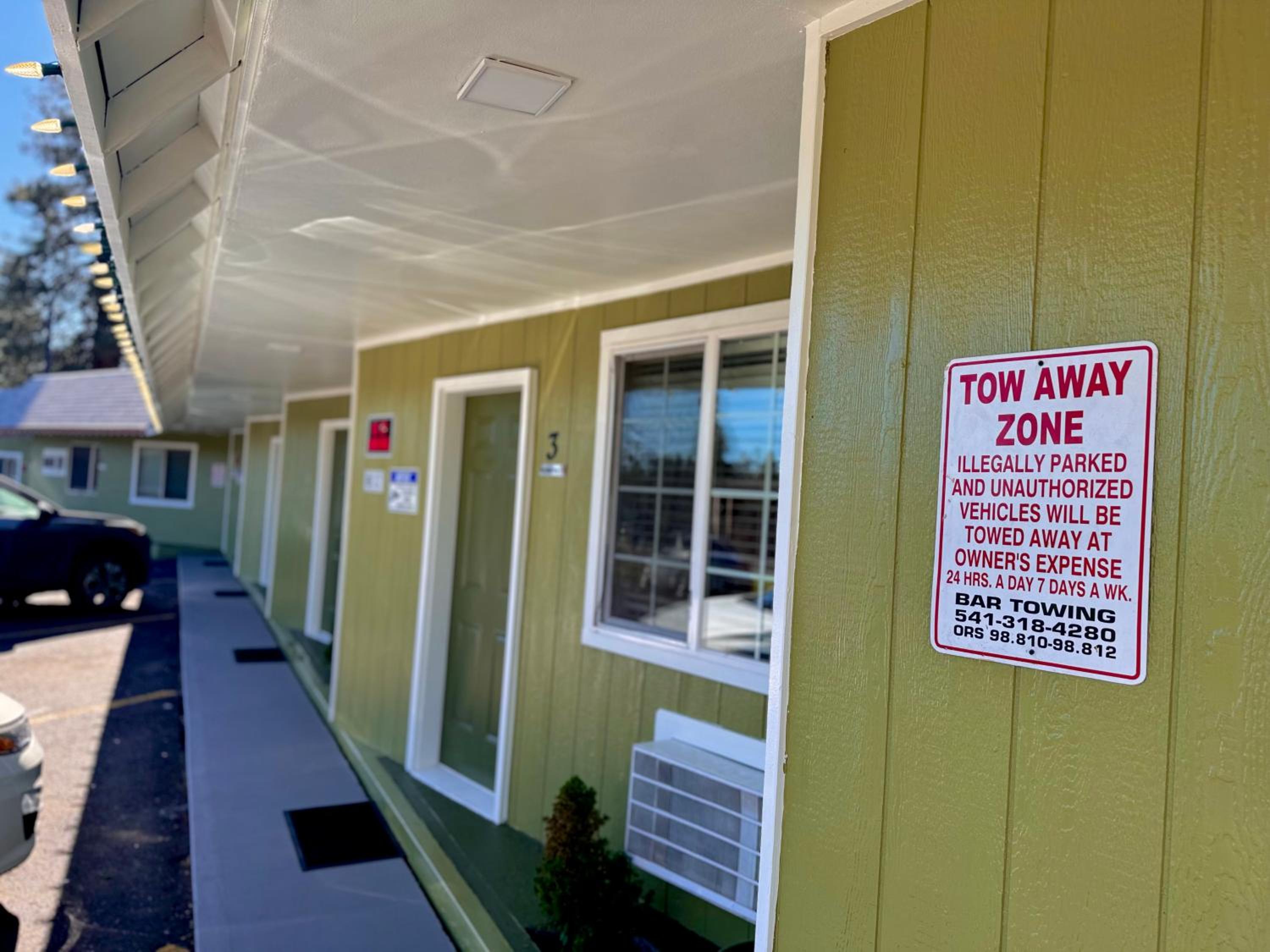 Chalet Motel - Affordable Stay in Central Bend view 5