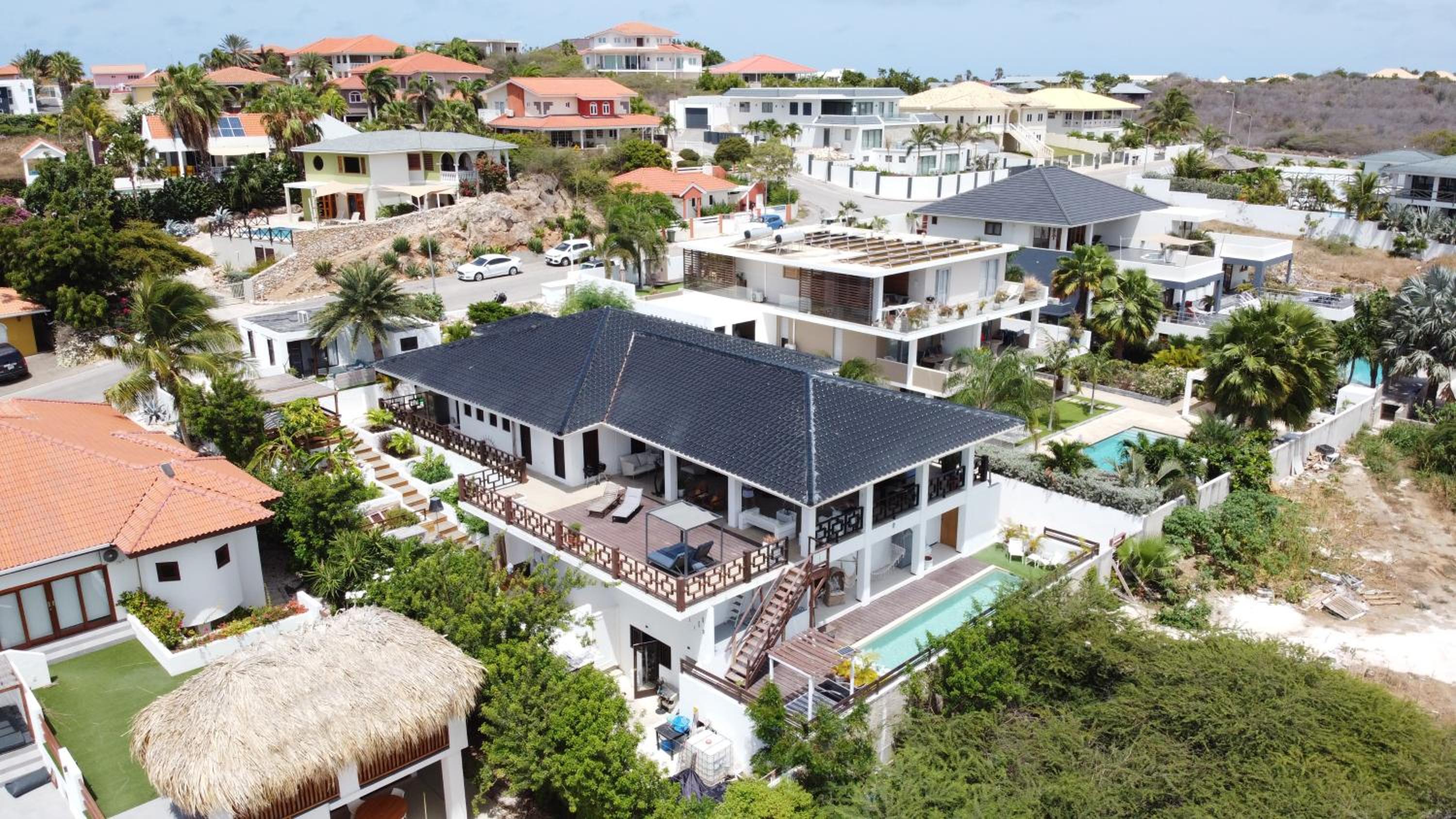 Beautiful Villa with pool near the beach for groups