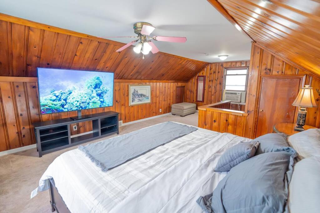 King Bed Private Home view 4