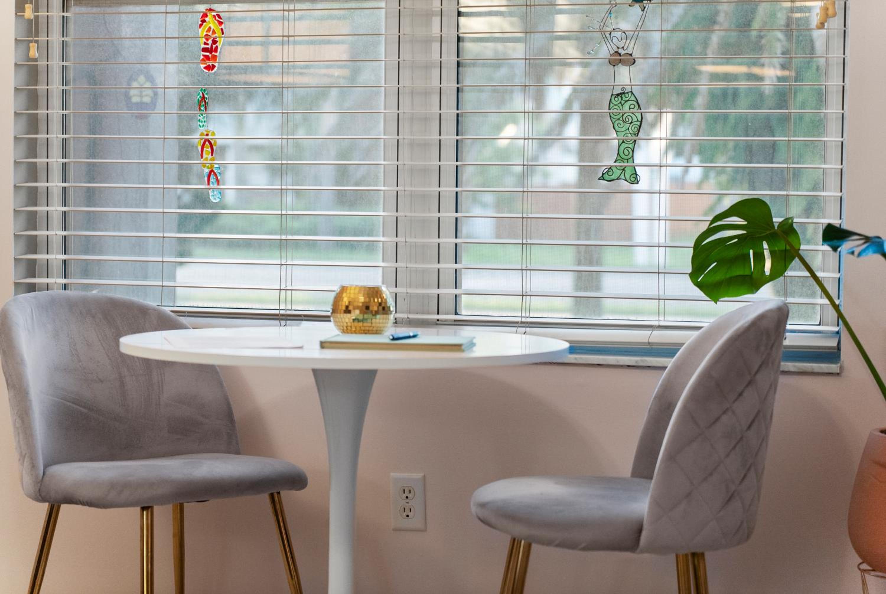 Hotel Relaxing beach getaway just steps to the shore - Image 1