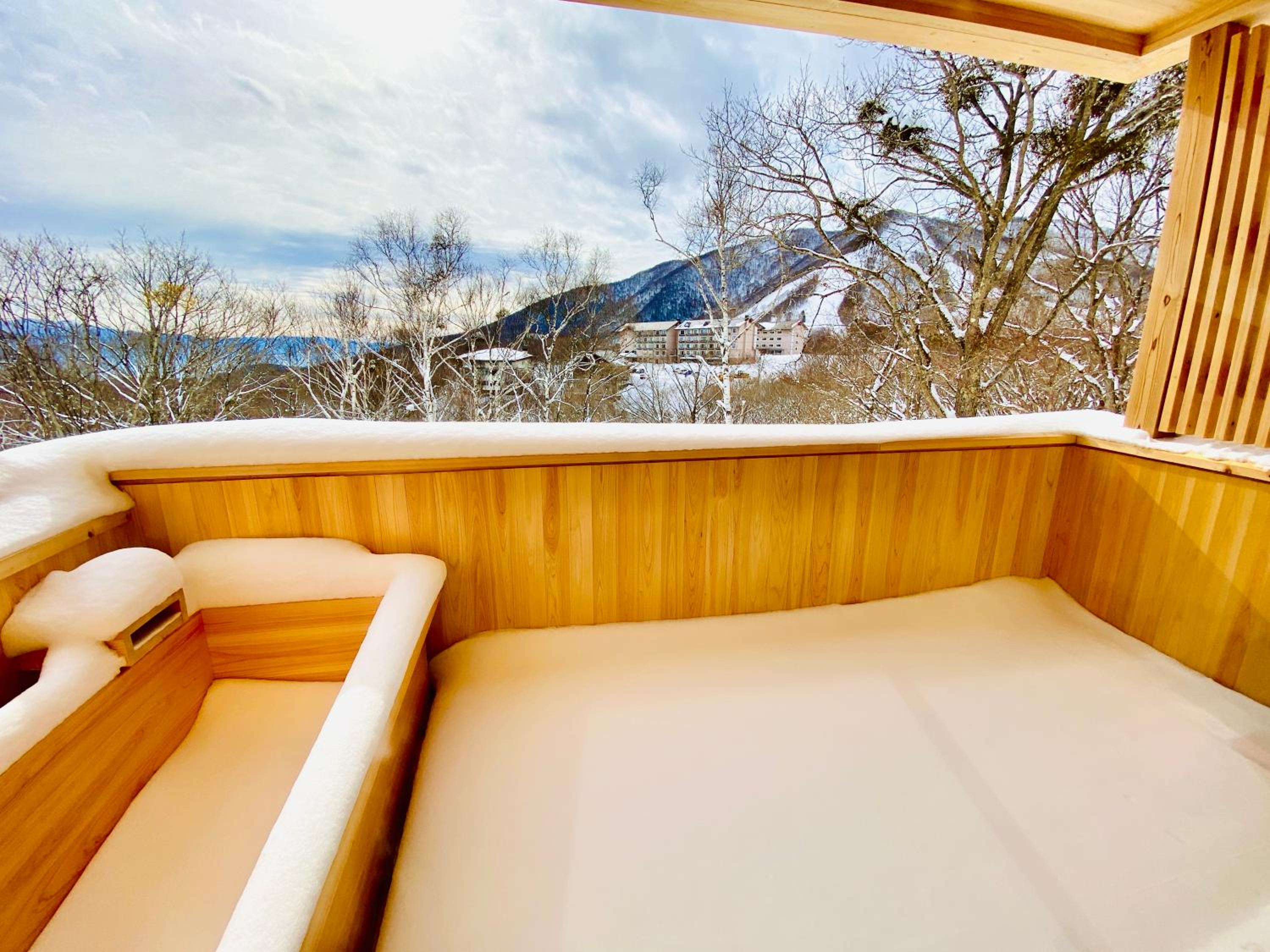 Snowman Apartments at Madarao Mountain view 4