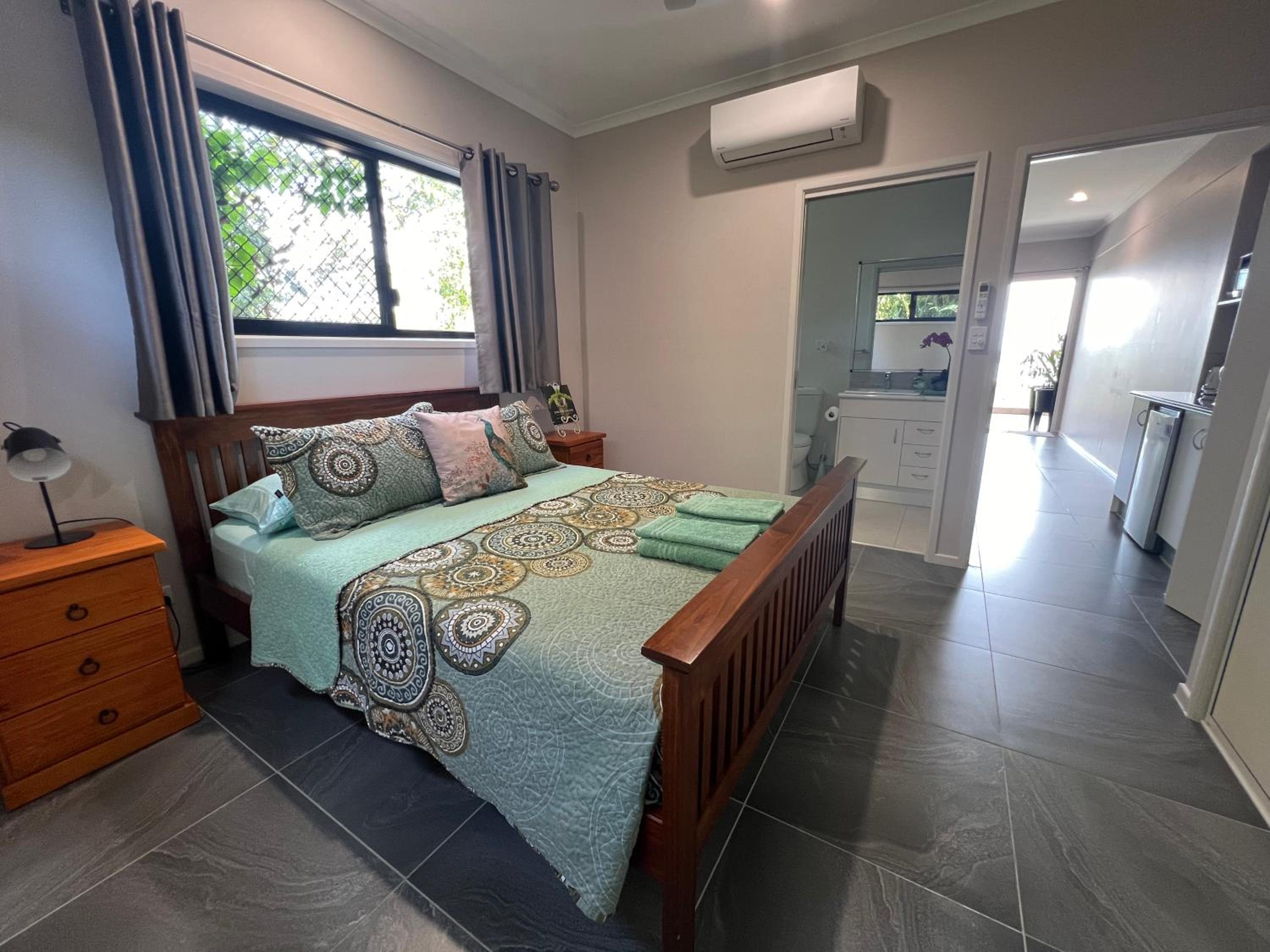 The Orchid Suite - 2 Bed 1 Bath Apartment in Cooktown