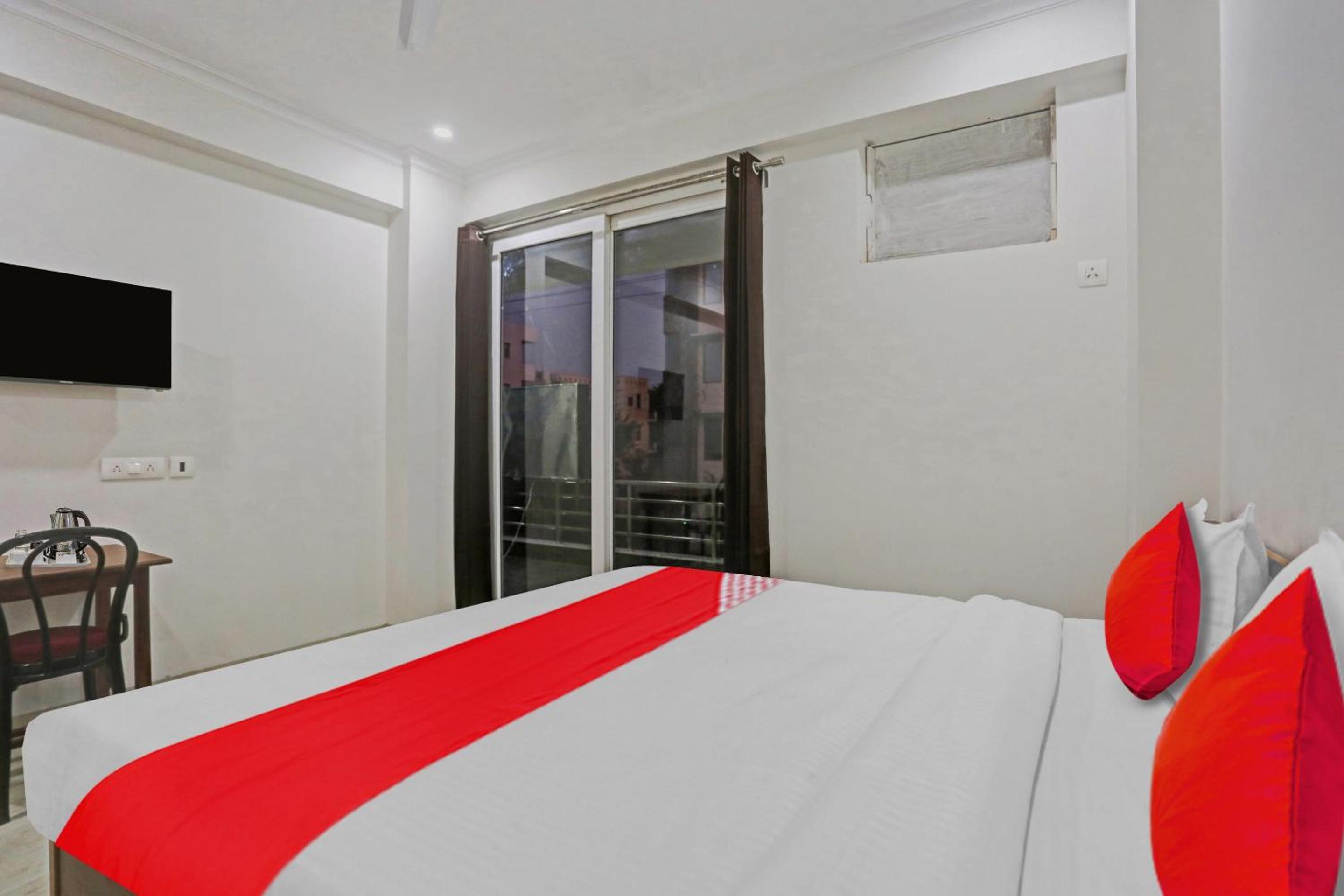 Hotel O Unicorn Rooms Near Omaxe Celebration Mall