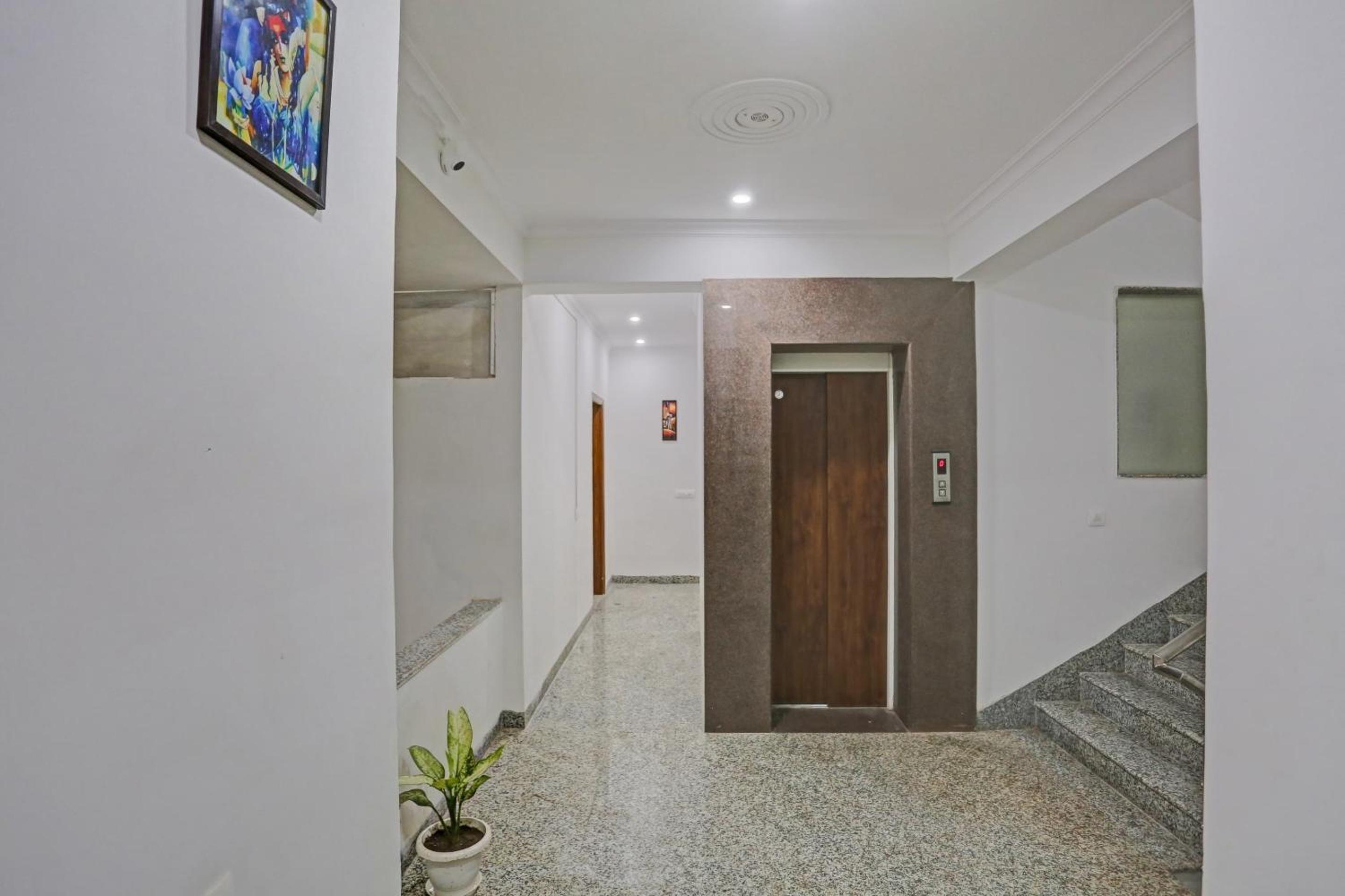 Hotel O Unicorn Rooms Near Omaxe Celebration Mall