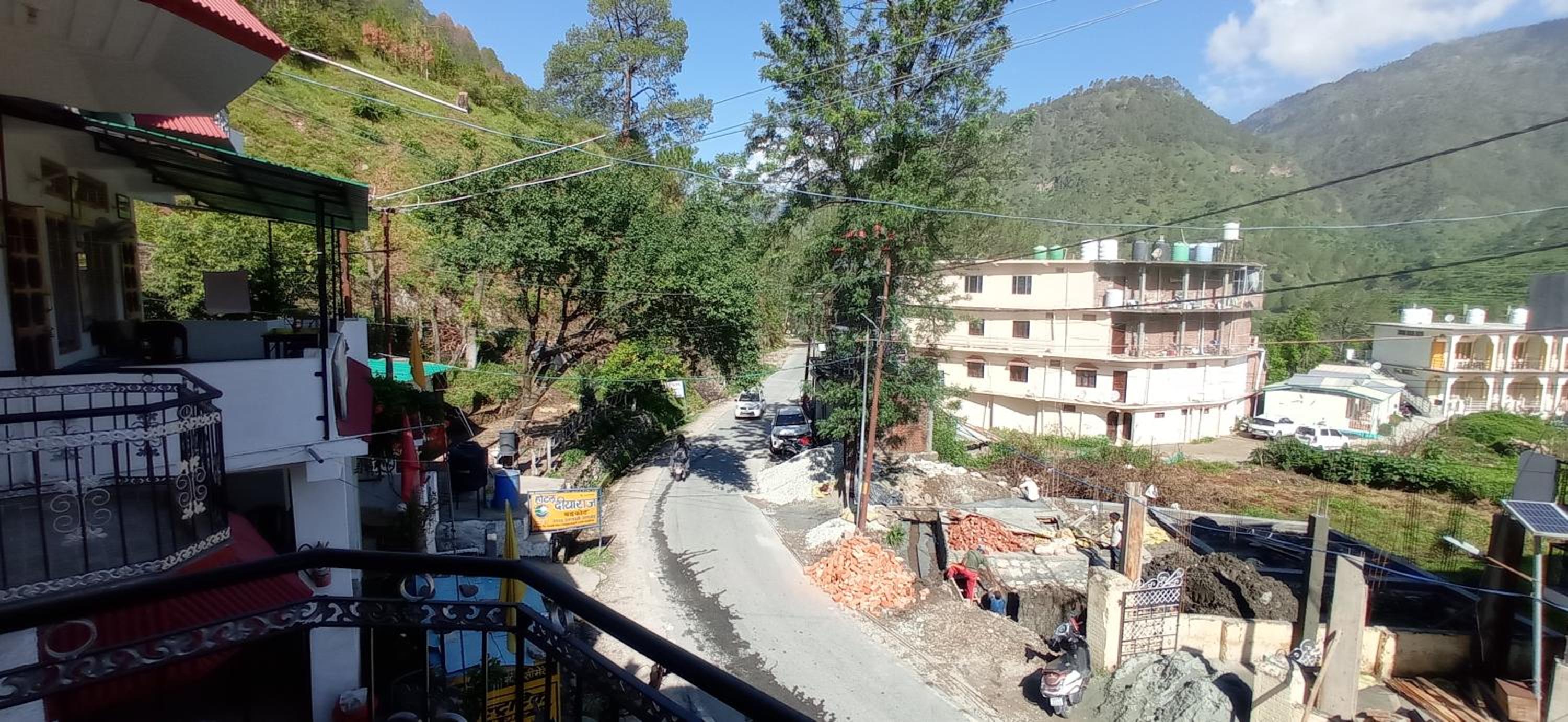 Hotel diyaraj barkot sarukhet