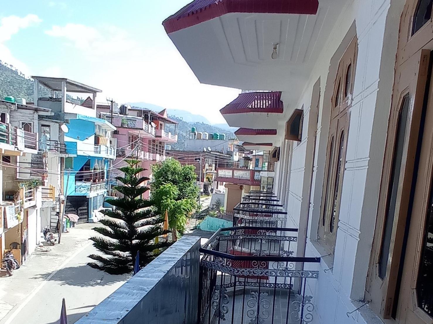 Hotel diyaraj barkot sarukhet