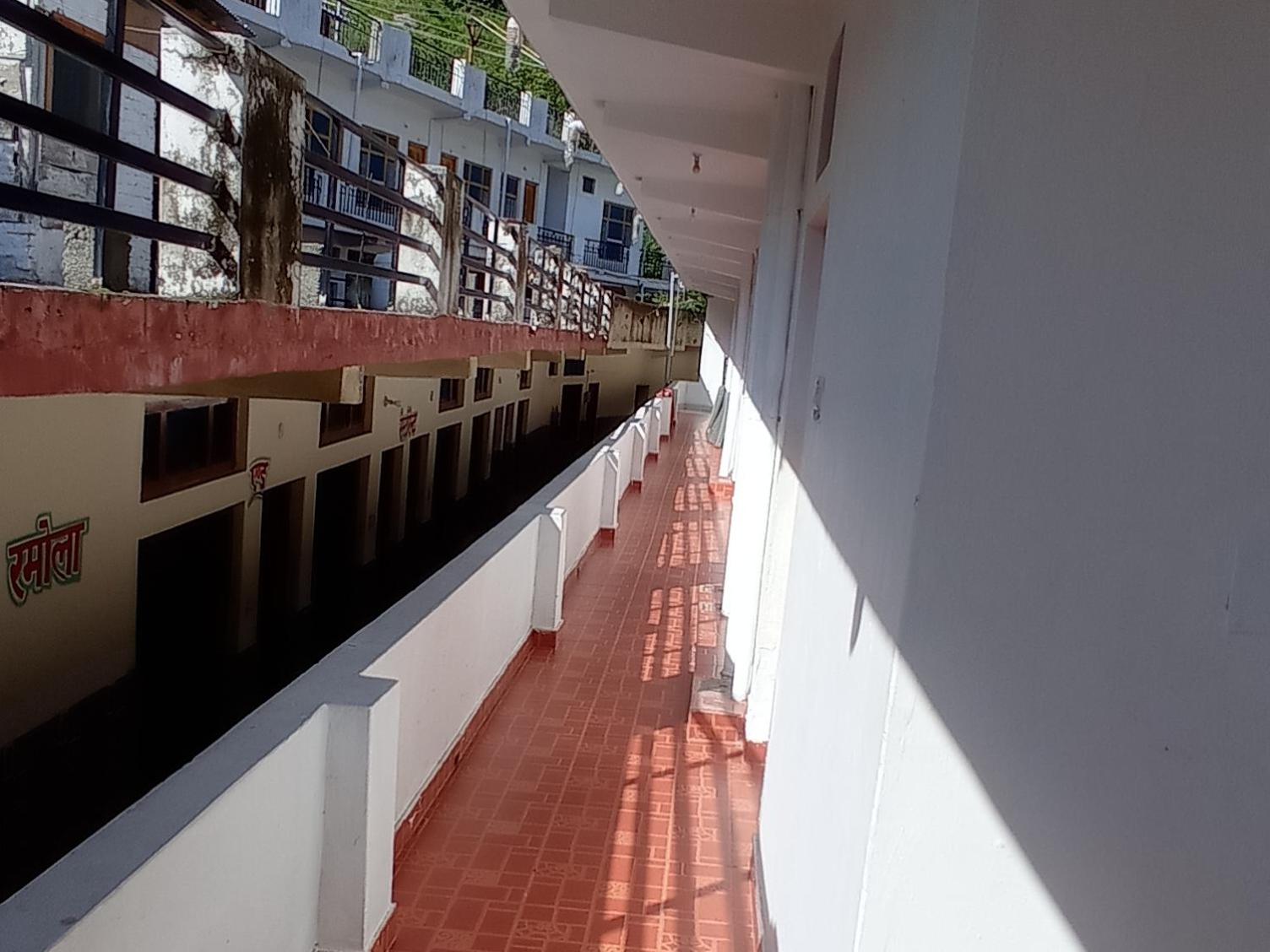 Hotel diyaraj barkot sarukhet