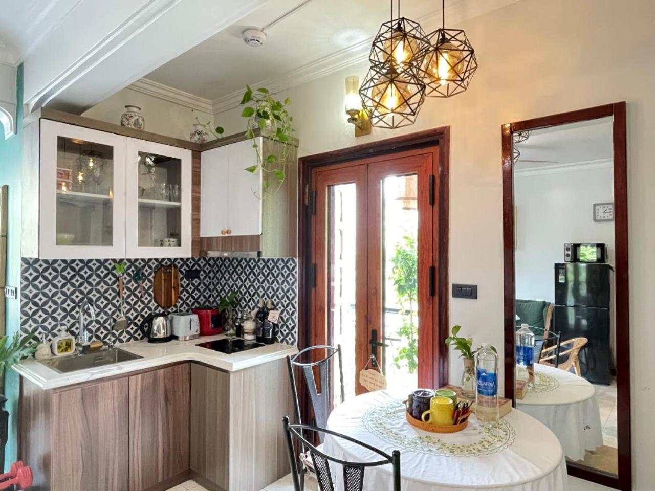 Amazing View, Natural View, 3' To Hoan Kiem Lake, Free Wifi, Netflix, 2 Beds, 1 Toilet-2 Showers