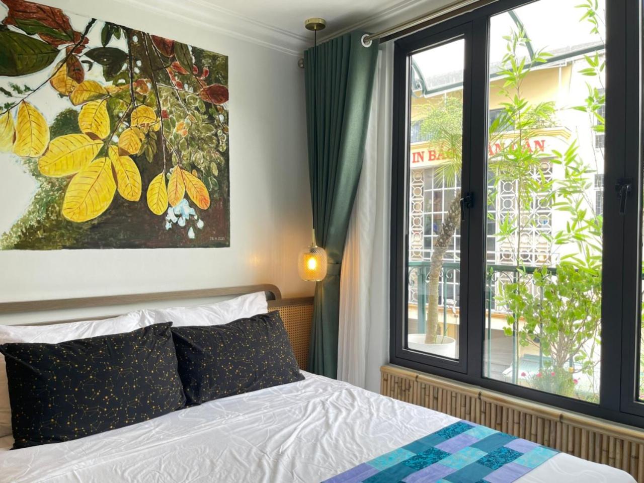 Amazing View, Natural View, 3' To Hoan Kiem Lake, Free Wifi, Netflix, 2 Beds, 1 Toilet-2 Showers
