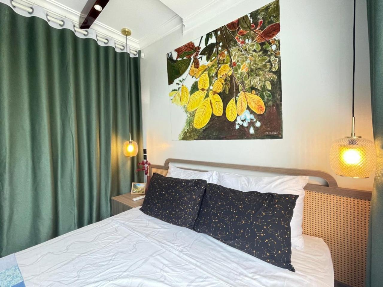 Amazing View, Natural View, 3' To Hoan Kiem Lake, Free Wifi, Netflix, 2 Beds, 1 Toilet-2 Showers