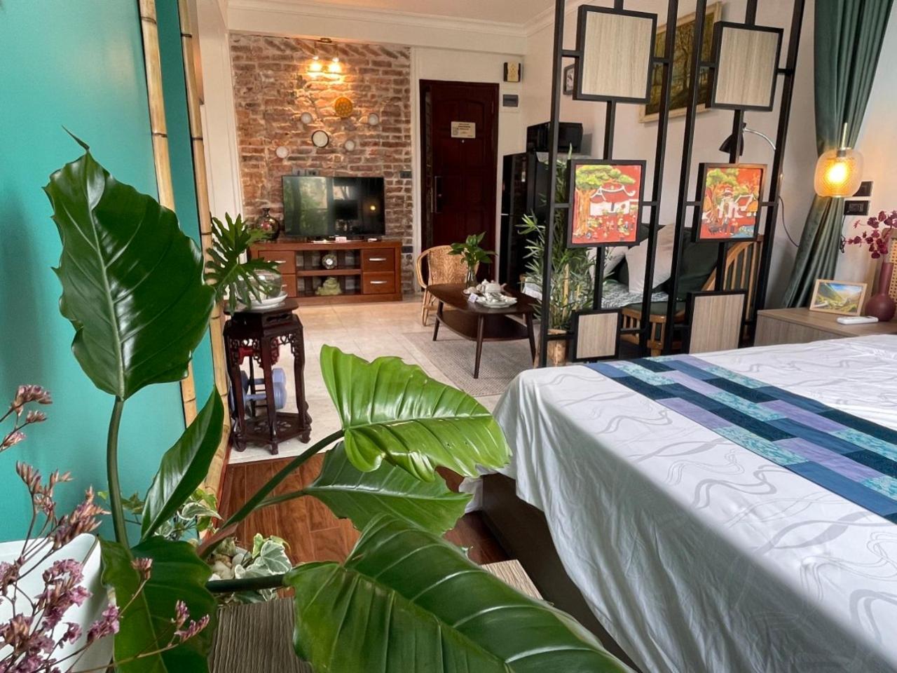 Amazing View, Natural View, 3' To Hoan Kiem Lake, Free Wifi, Netflix, 2 Beds, 1 Toilet-2 Showers