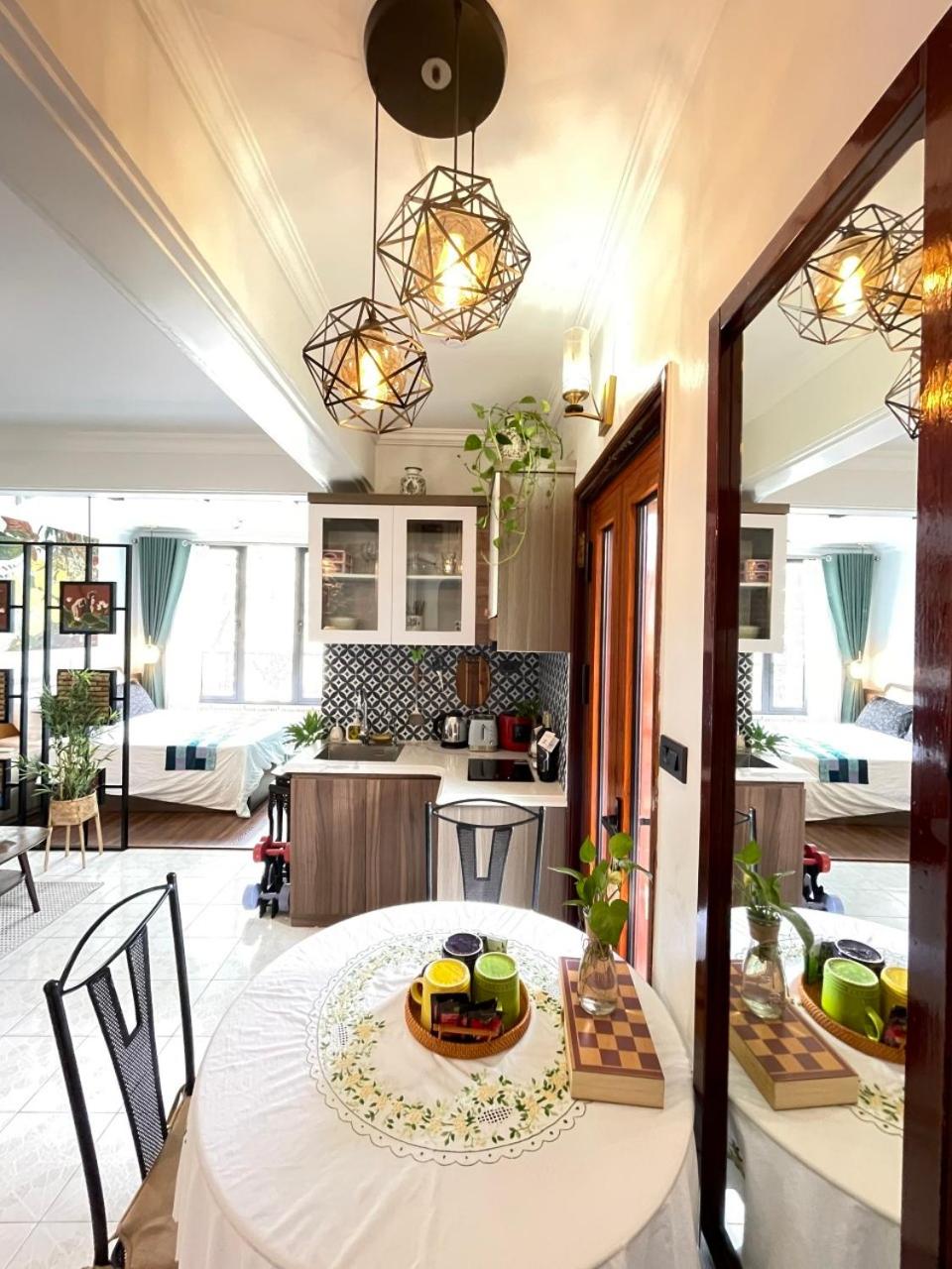 Amazing View, Natural View, 3' To Hoan Kiem Lake, Free Wifi, Netflix, 2 Beds, 1 Toilet-2 Showers