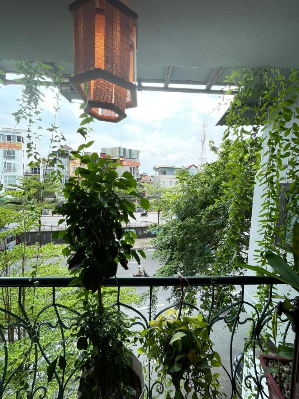 Amazing View, Natural View, 3' To Hoan Kiem Lake, Free Wifi, Netflix, 2 Beds, 1 Toilet-2 Showers