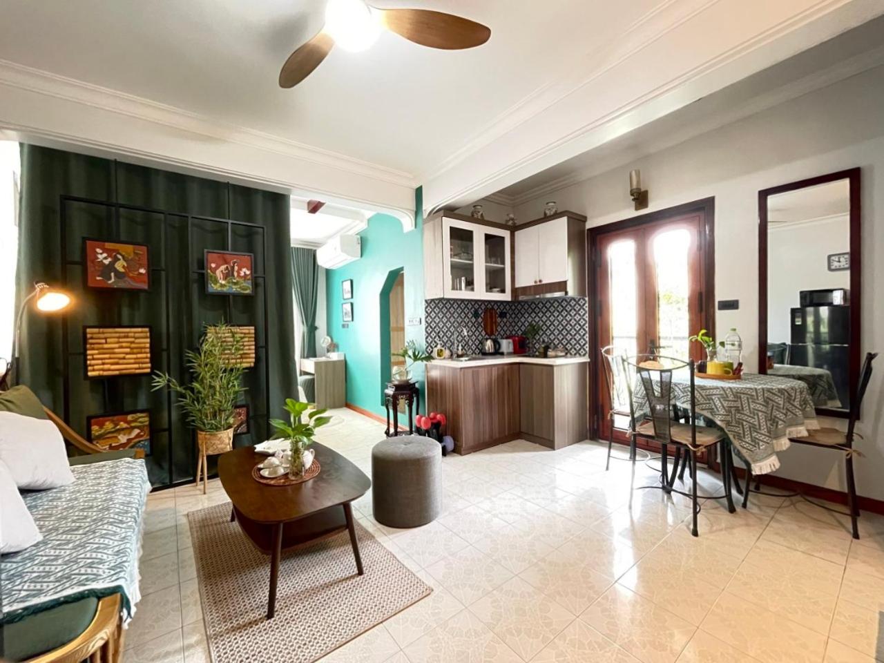 Amazing View, Natural View, 3' To Hoan Kiem Lake, Free Wifi, Netflix, 2 Beds, 1 Toilet-2 Showers