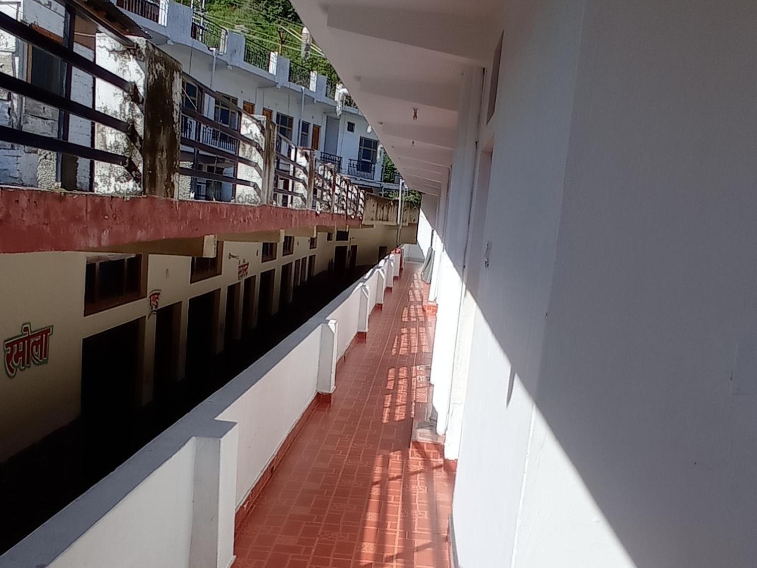 Hotel diyaraj barkot sarukhet