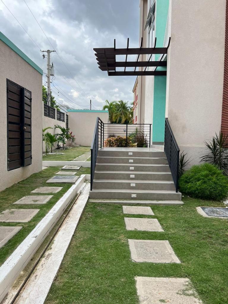 Luxury 2 bed Apartment in Kingston view 4