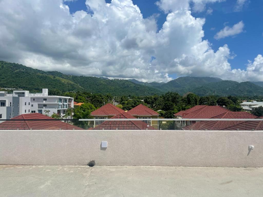 Luxury 2 bed Apartment in Kingston view 3