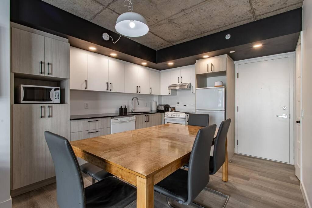 City Center, 2 bathroom, AC, Parking, Pool