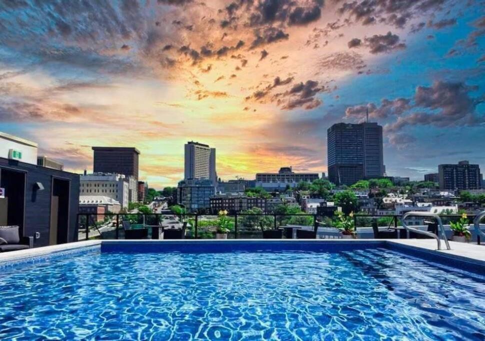 City Center, 2 bathroom, AC, Parking, Pool