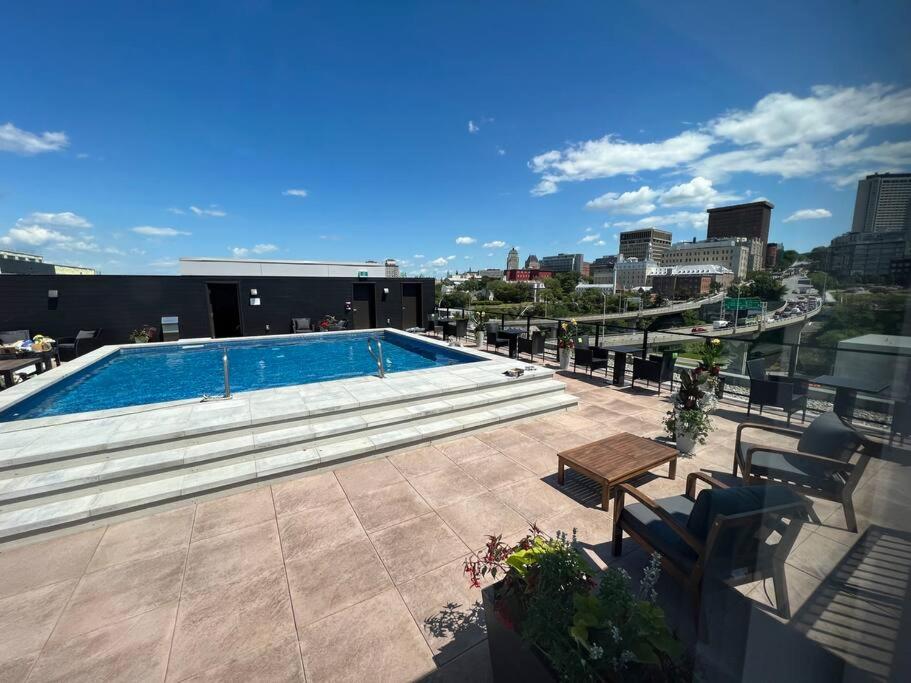 City Center, 2 bathroom, AC, Parking, Pool