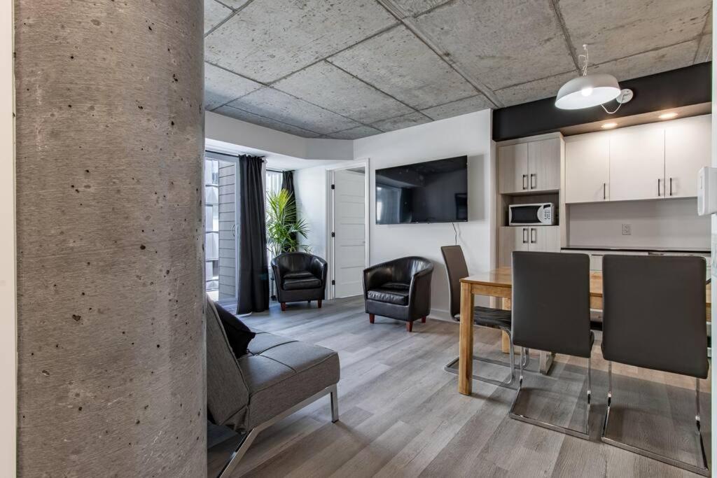 City Center, 2 bathroom, AC, Parking, Pool