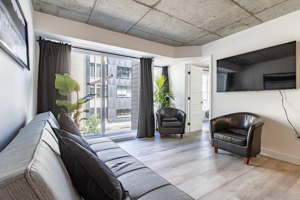 City Center, 2 bathroom, AC, Parking, Pool