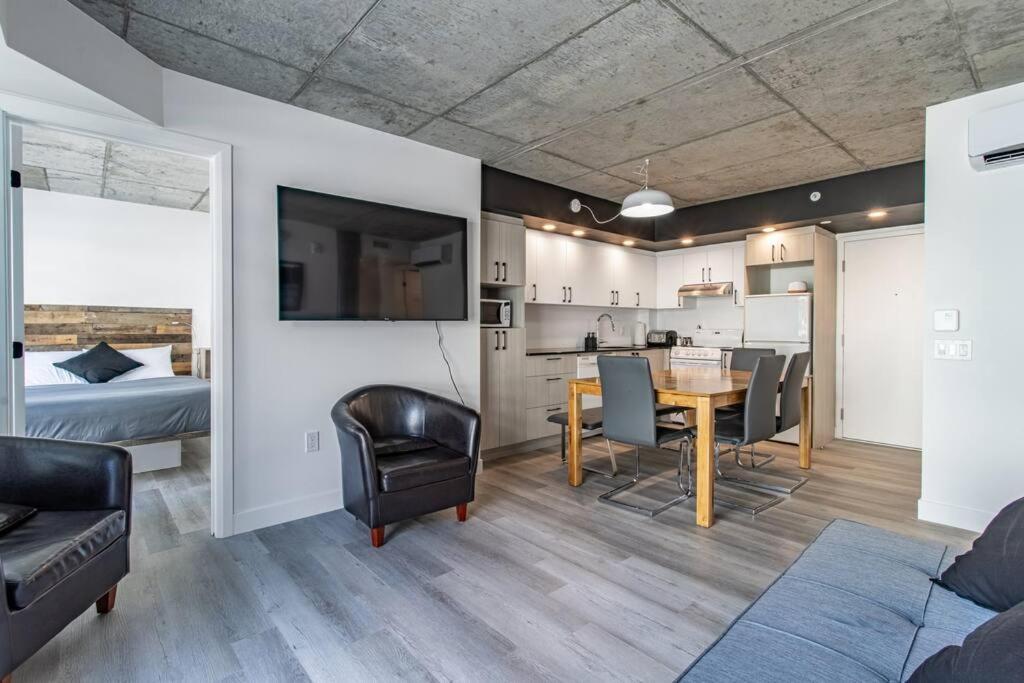 City Center, 2 bathroom, AC, Parking, Pool