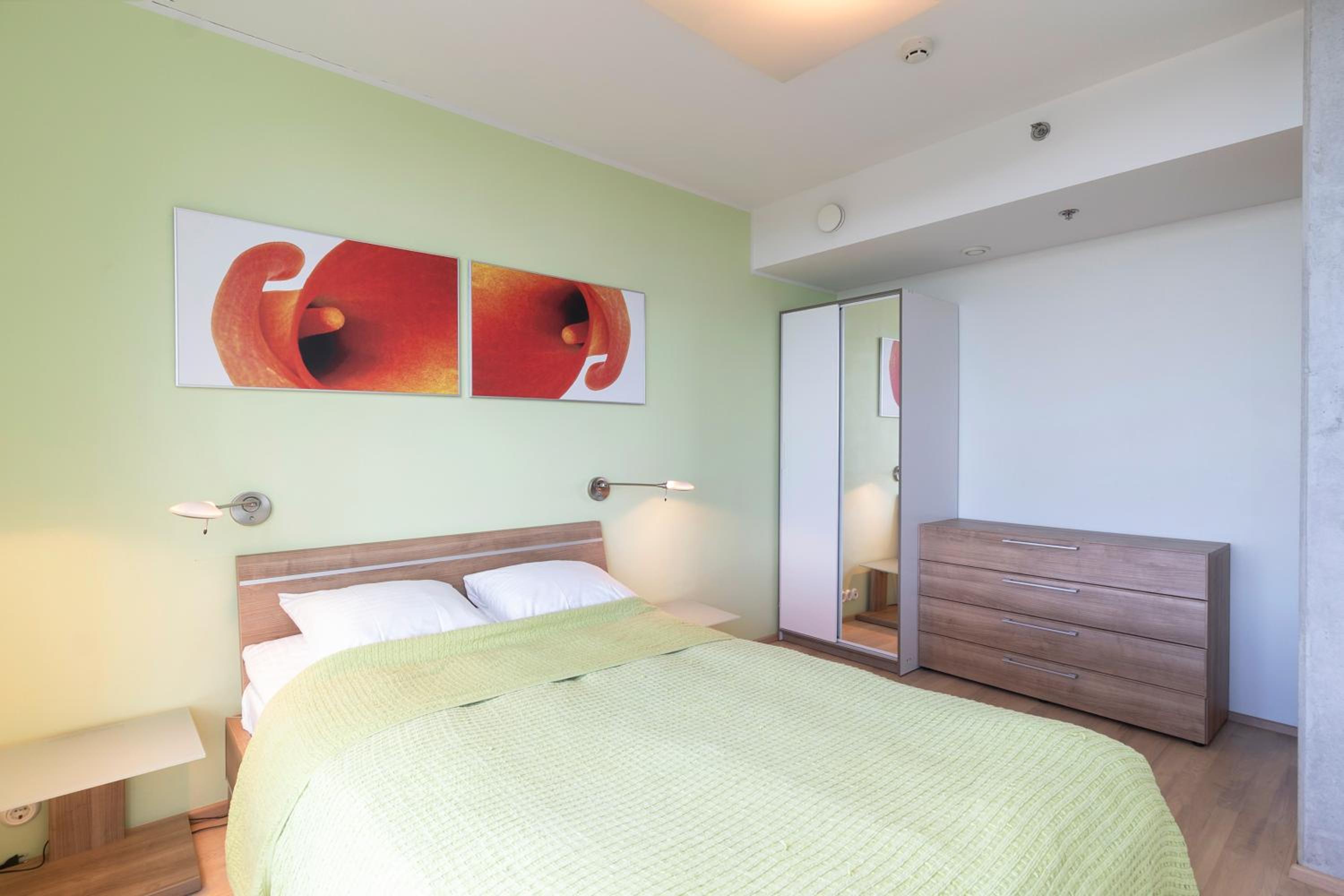Revalia Fahle Airport Bus-Station Apartments with Best views